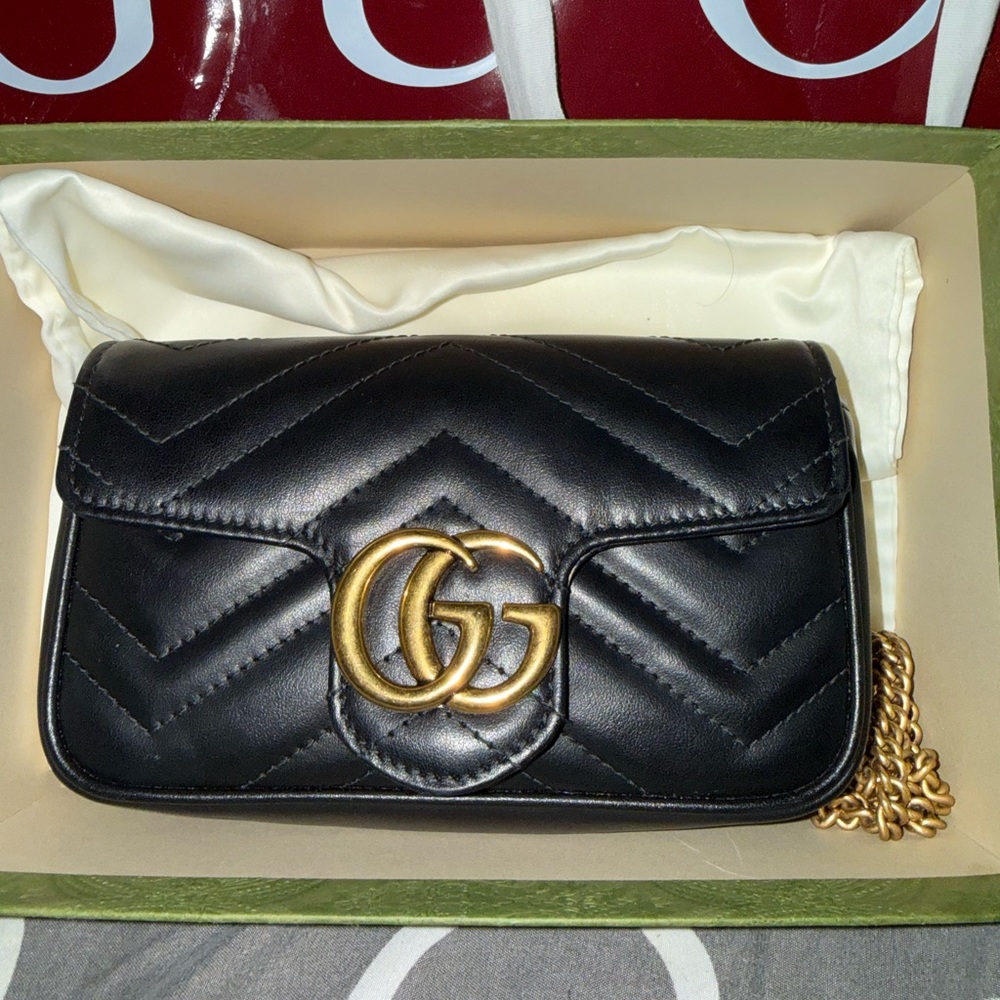 Gucci Black Quilted Leather Crossbody Bag with Gold Chain - Picture 1 of 5